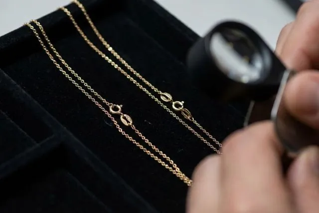 ティファニーバイザヤードのヴィンテージと現行モデルの留め具比較